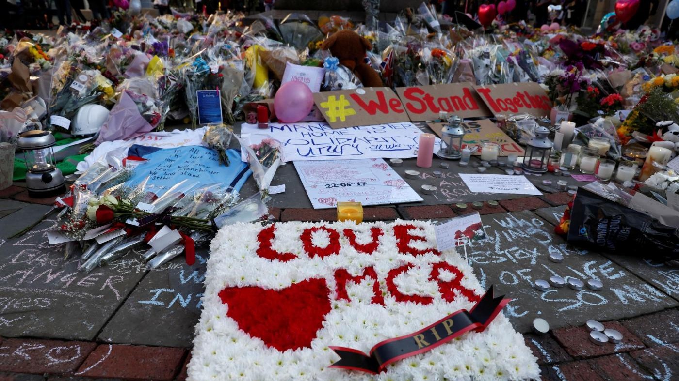 Manchester, il senzatetto ‘eroe’ ammette di aver rubato tra le vittime dell’attentato