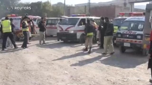 Pakistan: attacco all’ostello degli studenti, 9 morti