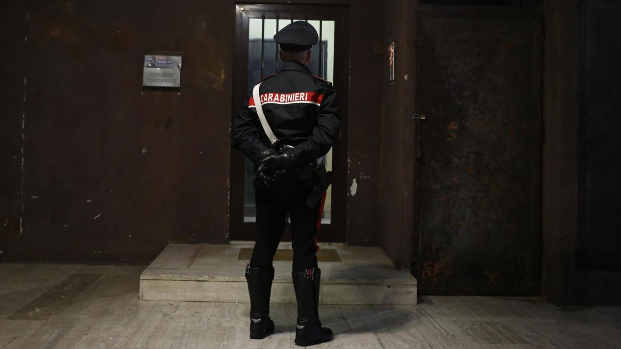 Ancona, bimbo trovato morto in casa: sospetti sul padre