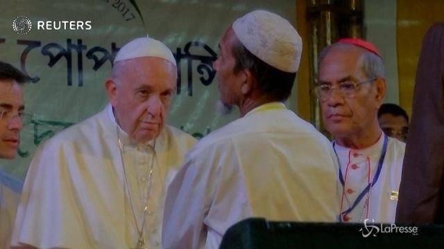 Il Papa si inchina ai Rohingya: “Vi chiedo perdono”