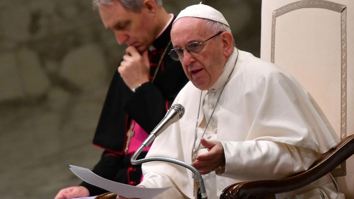 Il Papa agli insegnanti: “Pregiudizi contro diversi rendono aria insana”