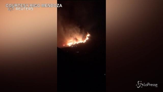 Un altro incendio divampa in California, centinaia gli sfollati