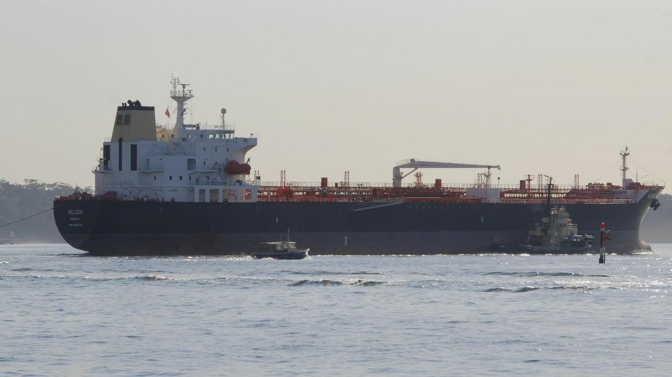 Collisione tra petroliera e cargo al largo di Shangai: 32 dispersi