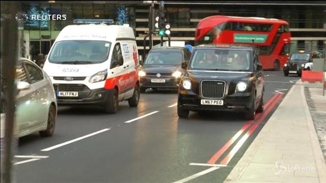 Londra, al via il primo taxi green
