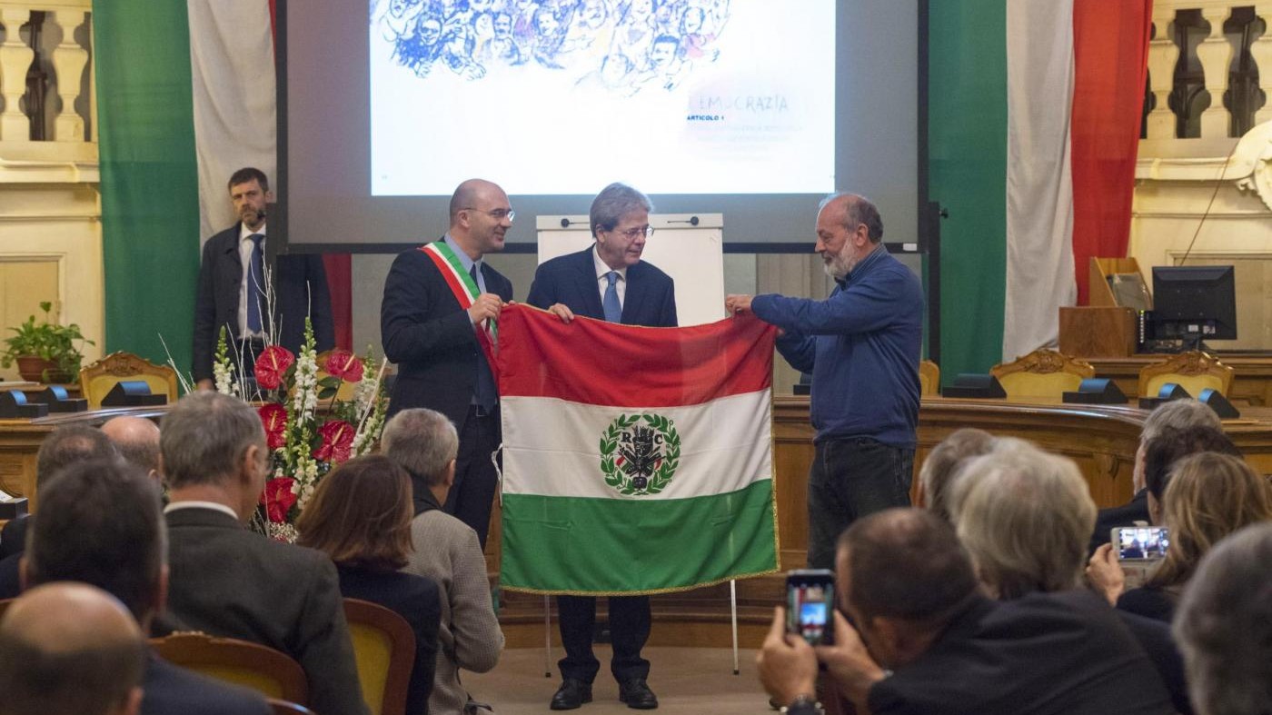 Festa del tricolore, Gentiloni: “Non disperdere risultati della politica”