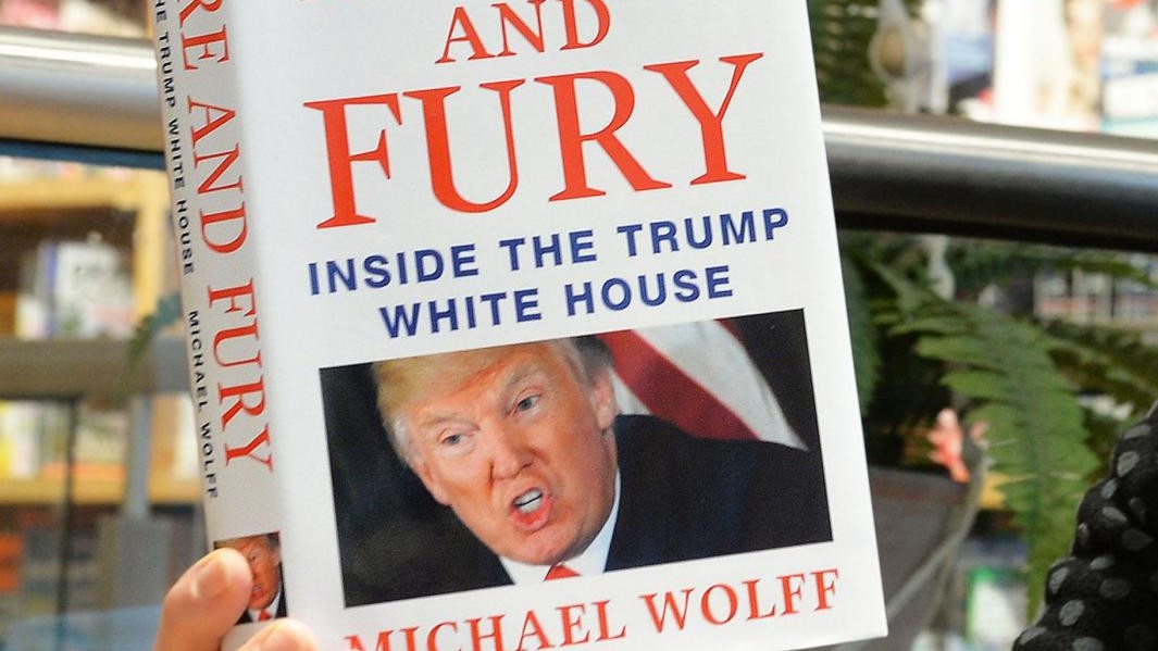 Usa, ancora bufera per libro su Trump: Bannon chiede scusa