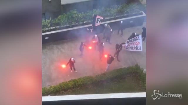 Attacco intimidatorio di Forza Nuova sotto la sede di Repubblica