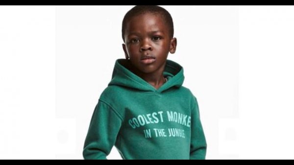 Bimbo nero scimmia più cool: H&M si scusa per la pubblicità razzista