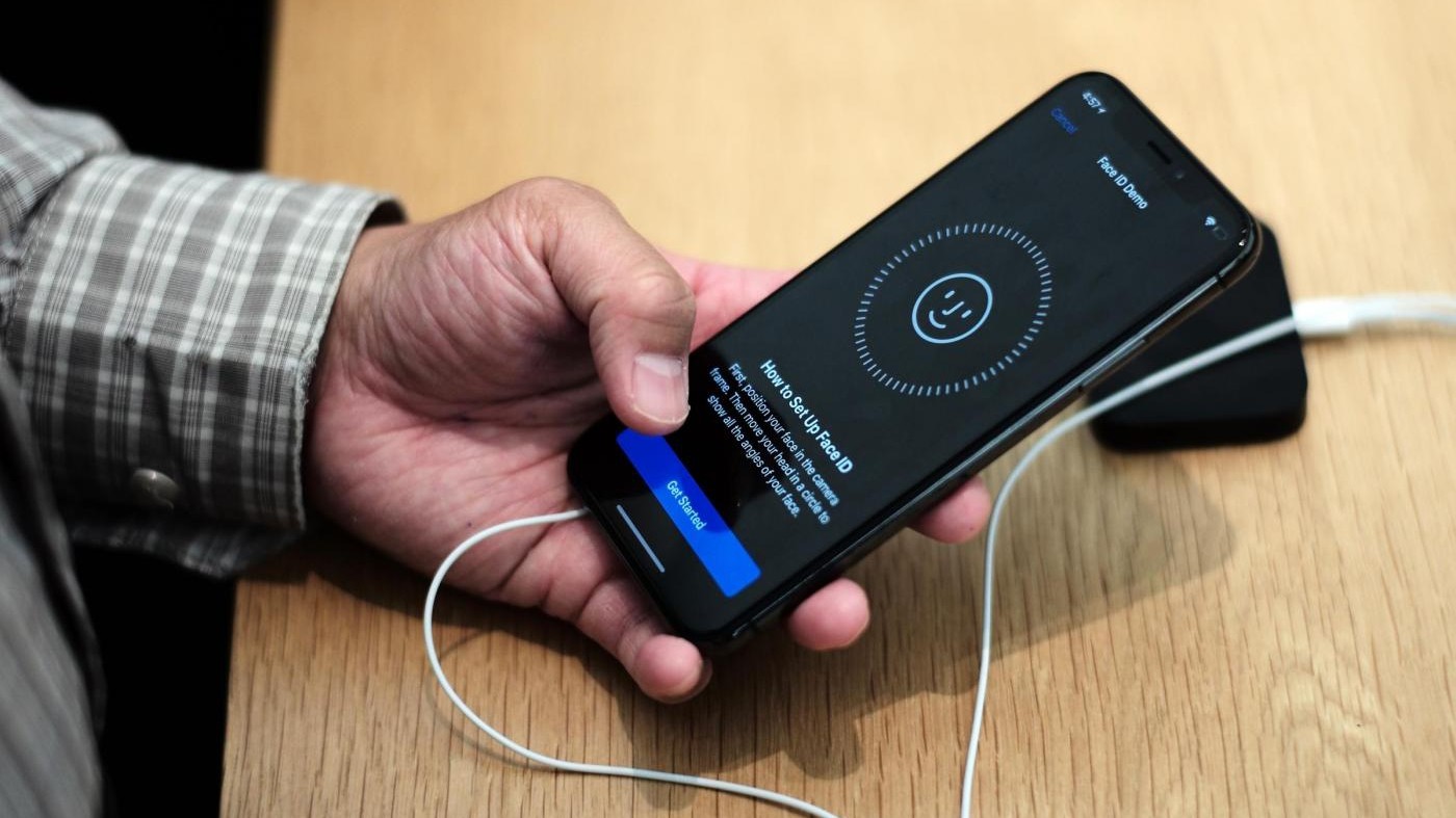 Guai per Apple: Parigi apre un’inchiesta sul rallentamento degli iPhone