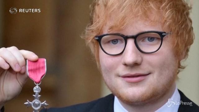 Ed Sheeran, “cavaliere” della musica: premiato con il MBE
