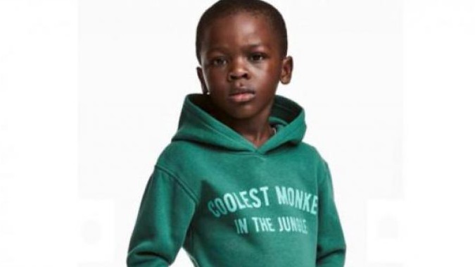 H&M accusata di razzismo: felpa ritirata dal mercato