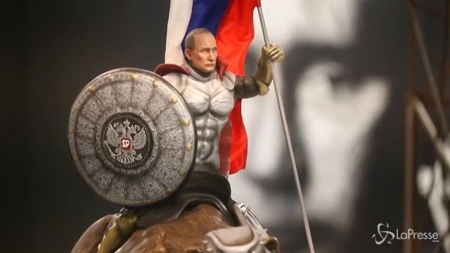 Quando ironia e patriottismo si sposano: Putin diventa un supereroe