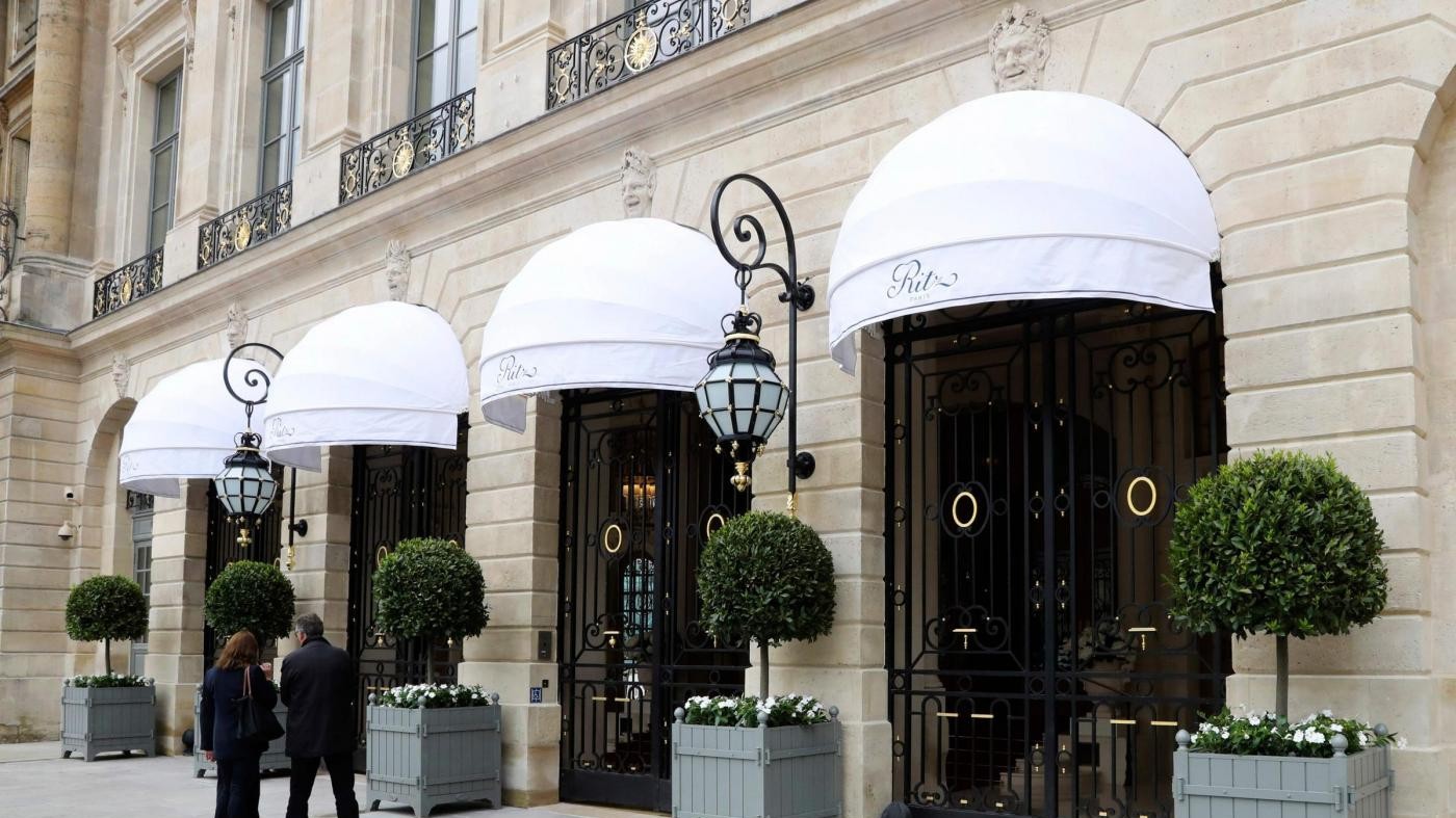Parigi, rapina al Ritz di Parigi: Rubati gioielli per milioni di euro