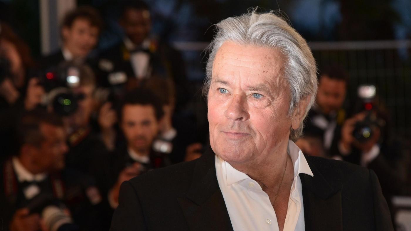 Alain Delon si confessa: “Lascerò questo mondo senza rimpianti”