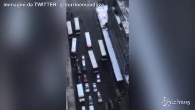 New York, i primi soccorsi dopo l’esplosione nella stazione