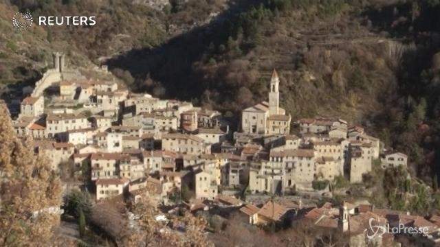 Francia, dai più classici ai più strampalati: i 450 presepi di Luceram
