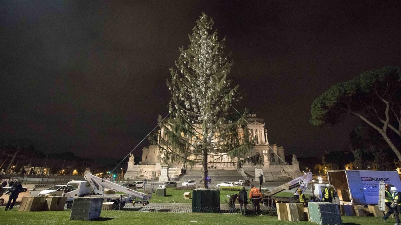 Coldiretti: 3,8 milioni di alberi rottamati come Spelacchio e trasformati in matite, giochi e utensili