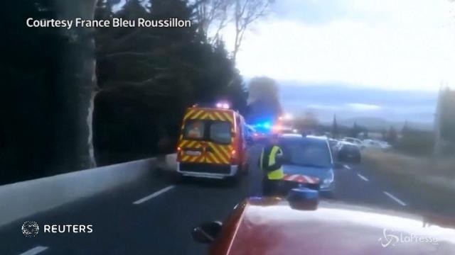 Francia, scuolabus travolto da un treno: morti e feriti