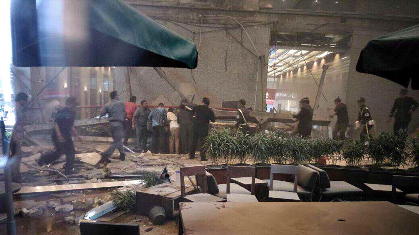 Indonesia, crolla balconata alla borsa di Giacarta: feriti