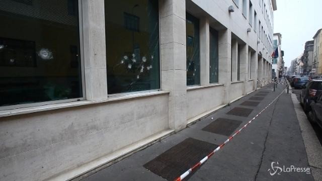 Milano, blitz antagonisti all’Ispettorato del lavoro