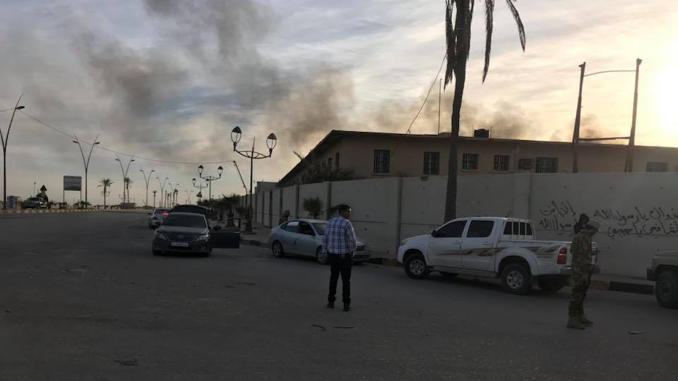 Libia, scontri all’aeroporto di Tripoli: almeno 20 morti. Assaltato il carcere