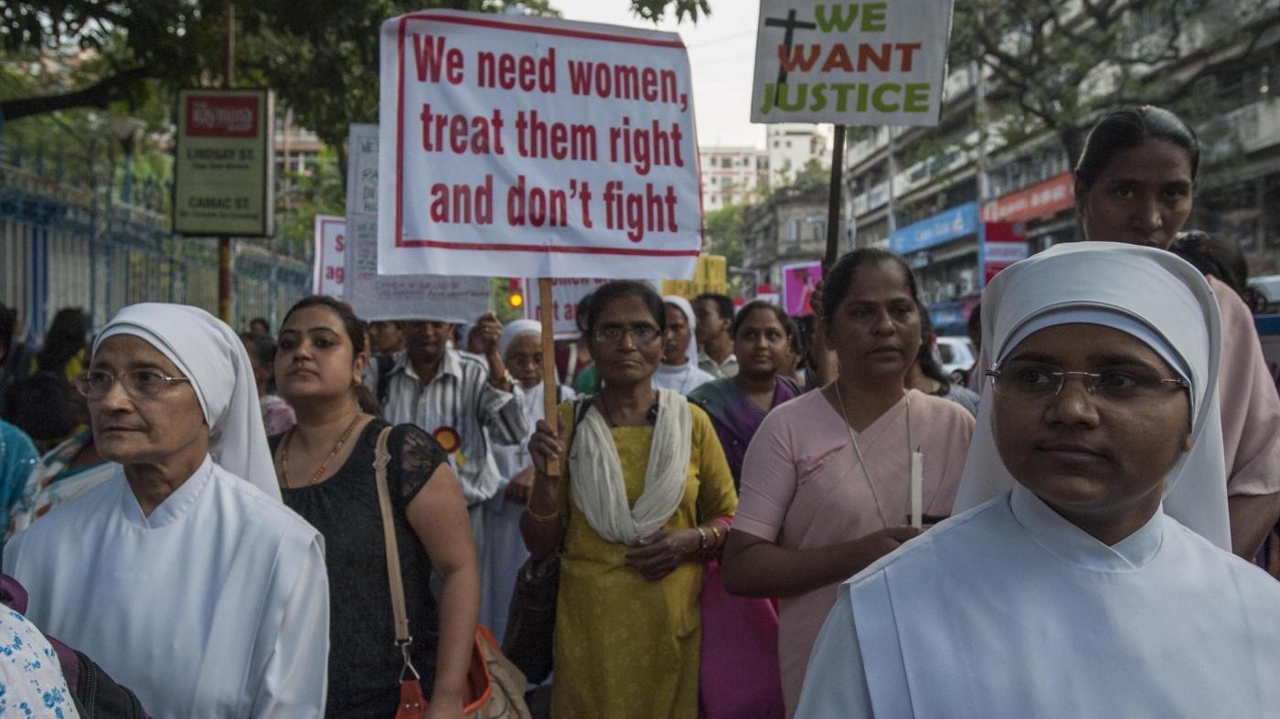 Orrore in India: due adolescenti stuprate e uccise, corpi mutilati