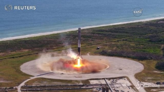 Nasa, lanciato razzo cargo SpaceX Dragon