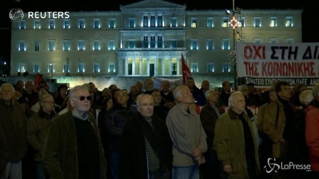 Grecia, in migliaia manifestano contro tagli a pensioni