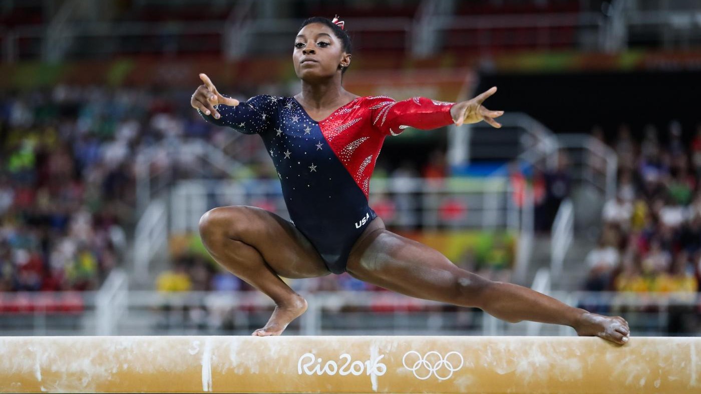 Ginnastica, abusi dell’ex medico Usa e il dolore della Biles: “Non mollerò”