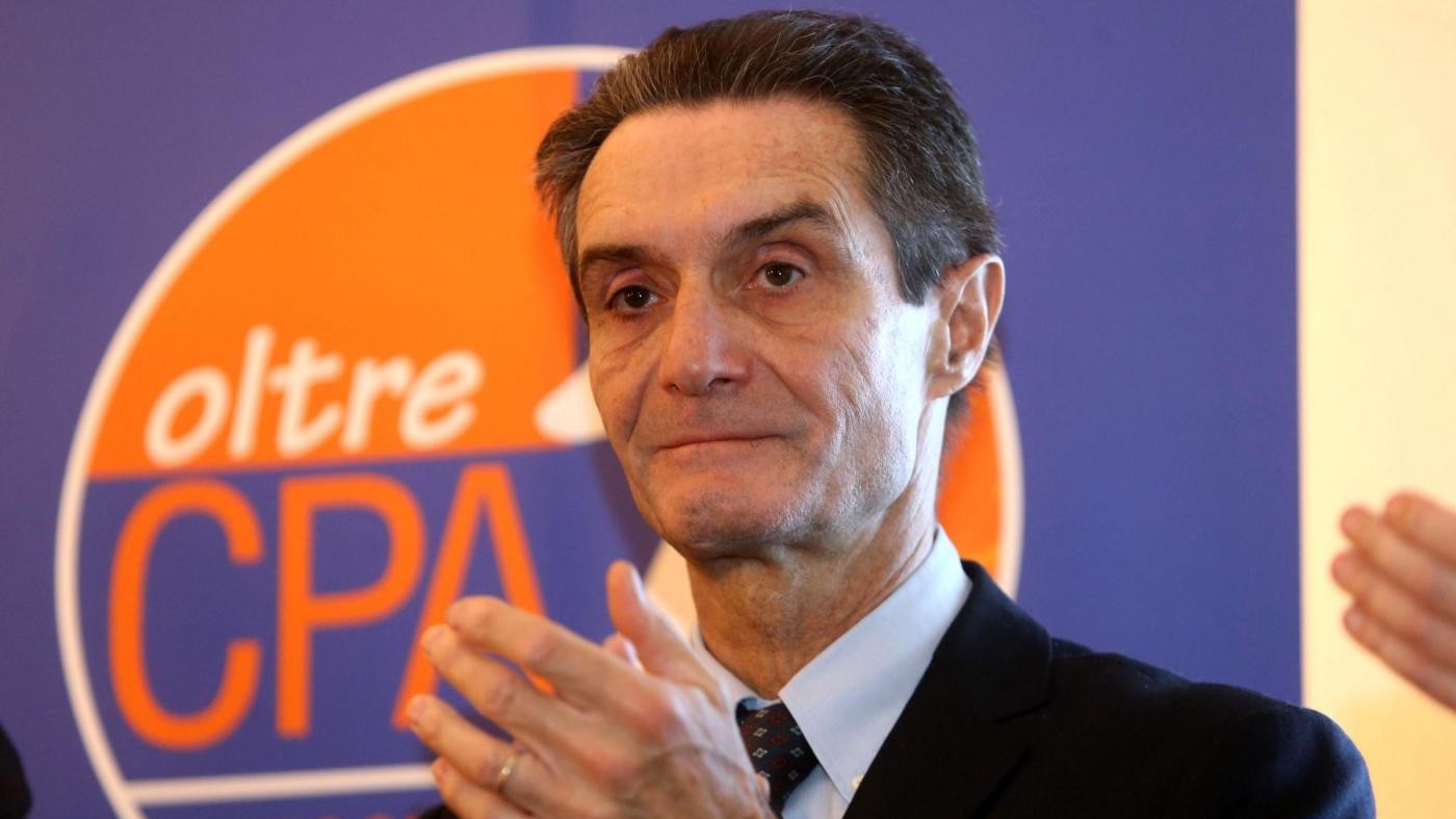Fontana insiste: “Anche nella Costituzione si parla di razze”. E Salvini lo difende