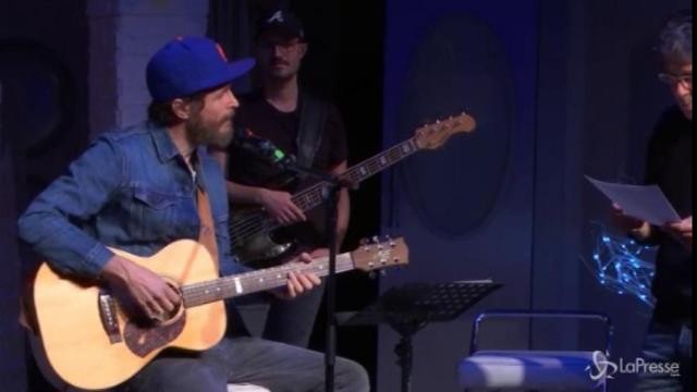 Jovanotti, pirotecnico (e radiofonico) a Via Asiago