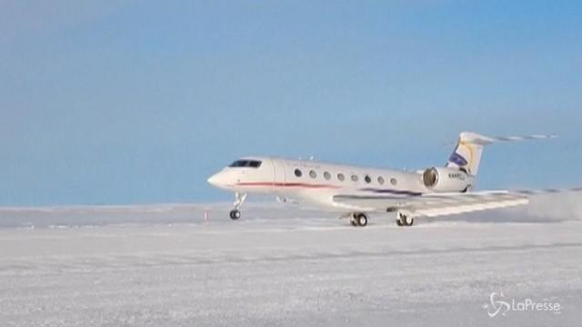 La sfida ai ghiacci: aereo cinese atterra in Antartide