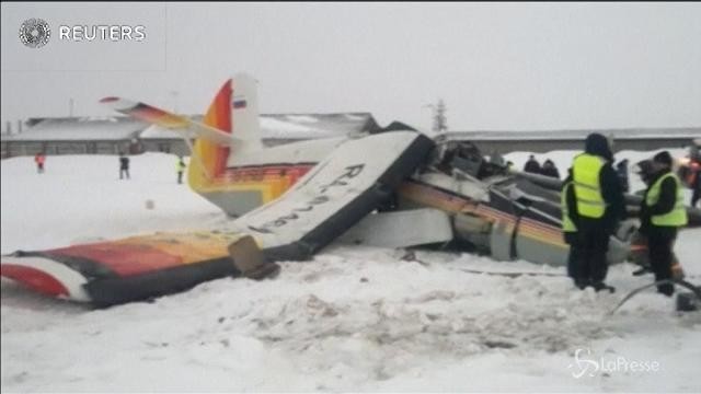 Russia, precipita aereo passeggeri: tre morti