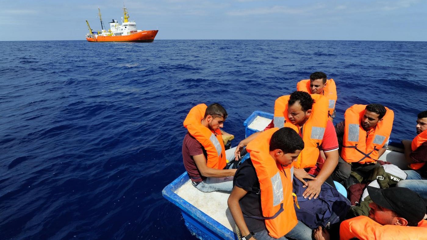 Migranti, ancora emergenza nel Mediterraneo, muore bimbo di tre mesi