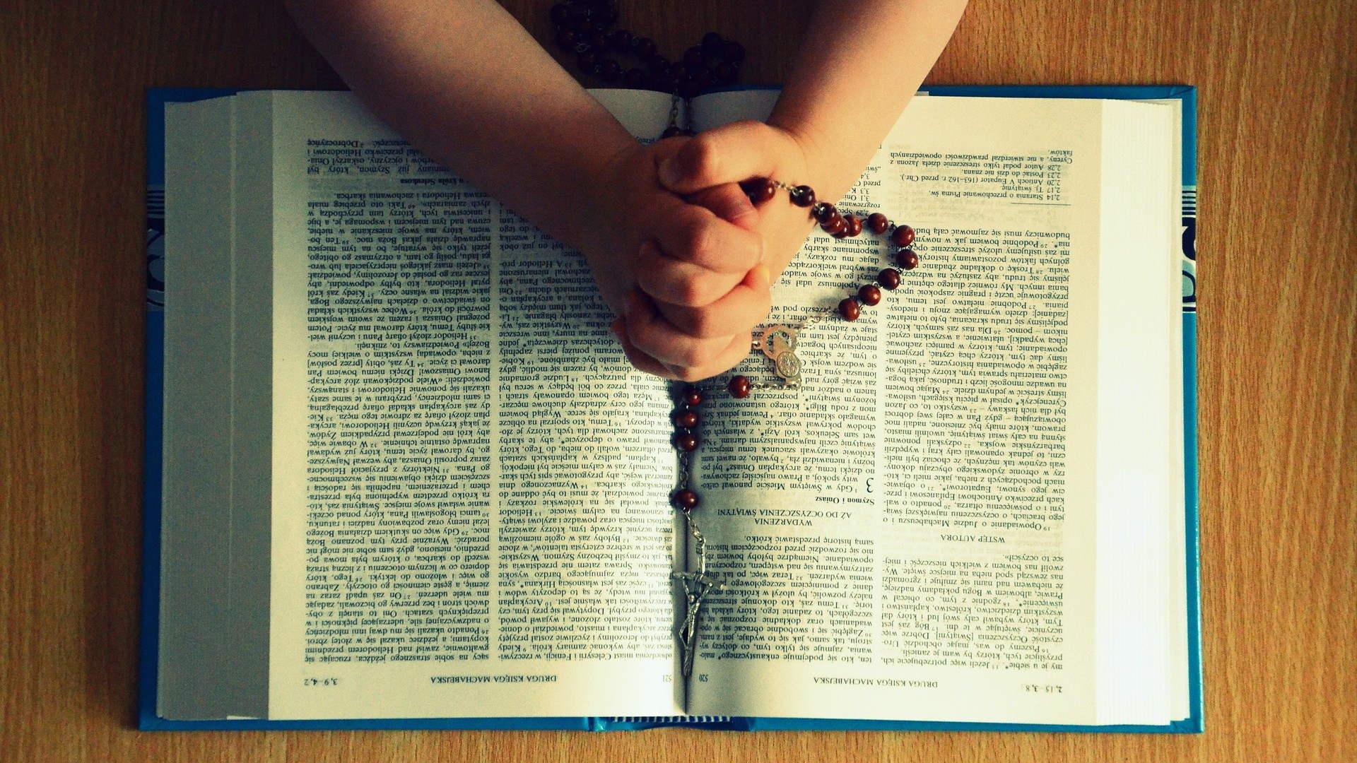 “Fate troppo chiasso”: sacerdote picchia bimbi durante l’ora di catechismo