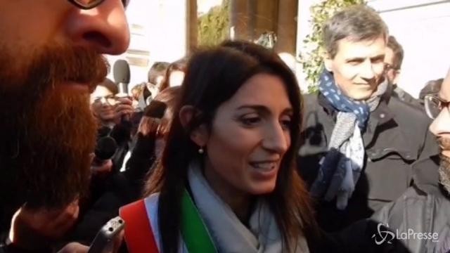Roma, Raggi annuncia: “Indagine interna su Spelacchio”