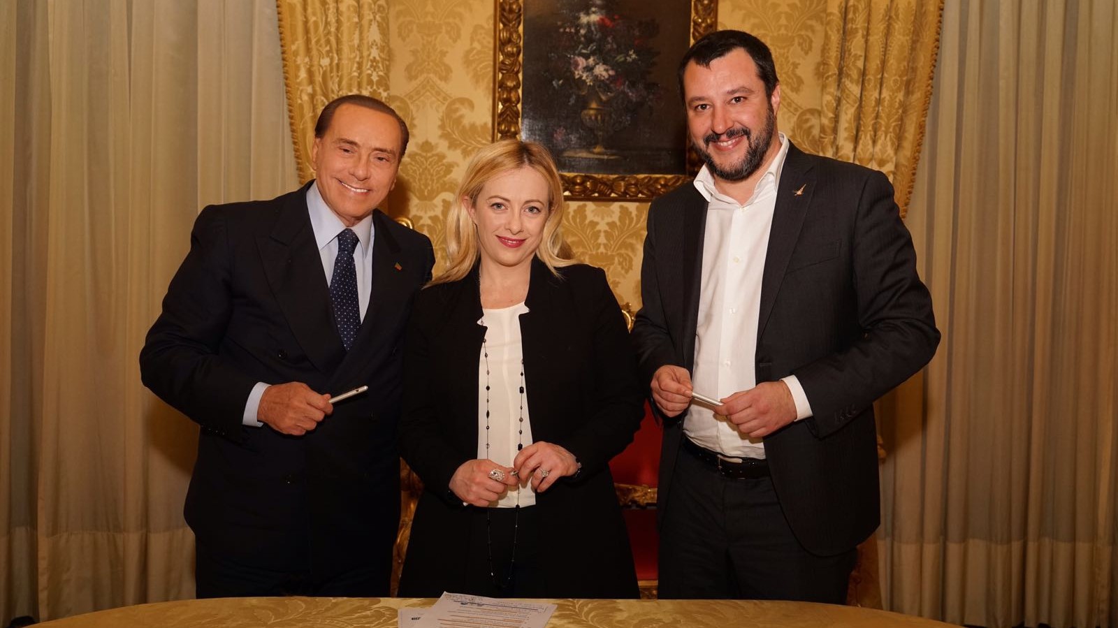 Centrodestra, firmato programma Cav-Salvini-Meloni ma è scontro con Fitto