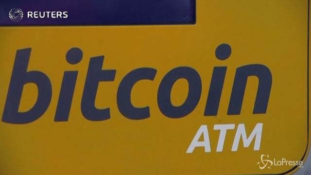 Bitcoin a picco, dimezzato il valore in 5 giorni