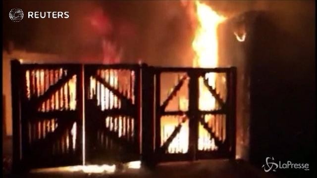 Londra, l’incendio nello zoo più antico del mondo