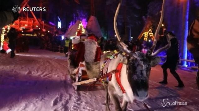 Babbo Natale carico di doni in partenza dalla Finlandia