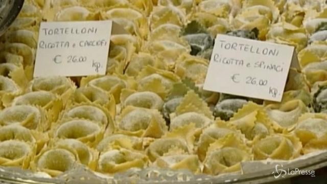 Cresce la spesa per il pranzo di Natale