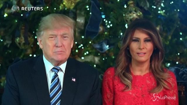Gli sfarzosi auguri dalla Casa Bianca da Donald e Melania Trump