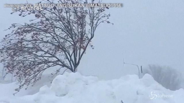 Super tempesta di neve in Giappone