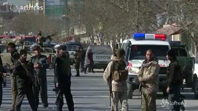 Attentato suicida a Kabul, almeno 40 i morti