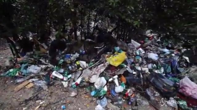 Roma, discarica abusiva sopra Piazzale Clodio