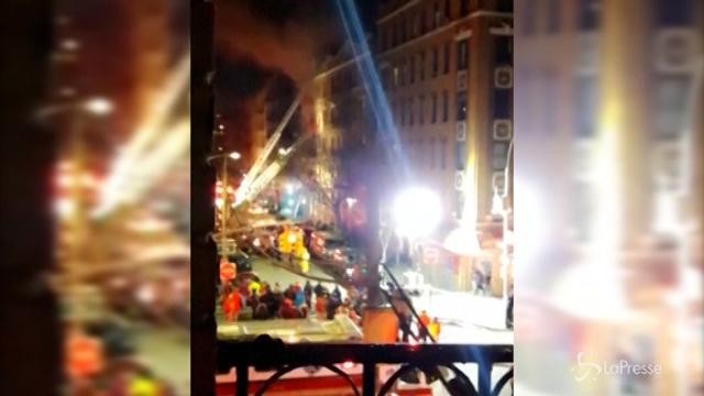 Incendio a New York, almeno 12 morti
