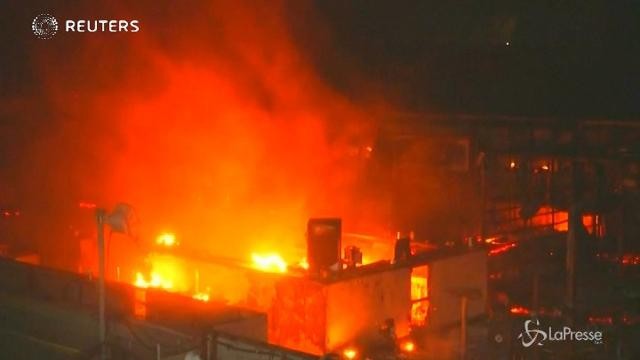 Mumbai: 15 morti nel rogo di un edificio