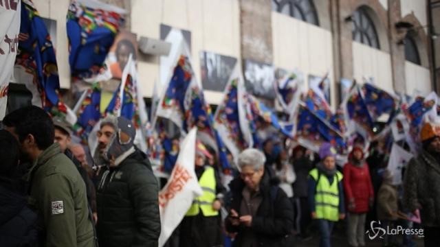 Torino, centinaia di bambini in marcia per la pace