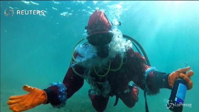 Party sottacqua nel lago Bajkal per l’addio al 2017