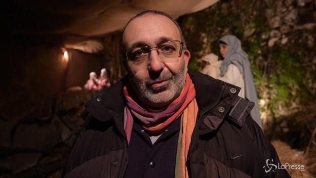 Don Vitaliano Della Sala: “Ecco il mio presepe con un Gesù africano”